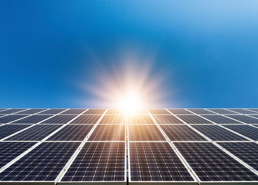 Panele fotowoltaiczne na dachu domu – świadectwo energetyczne po montażu PV