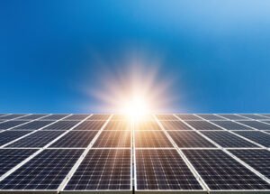 Panele fotowoltaiczne na dachu domu – świadectwo energetyczne po montażu PV